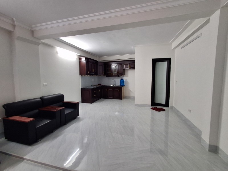 Bán nhà Việt Hưng,Long Biên 5 tầng,38m,mt4.5m gần oto nhỉnh 5 tỷ - Ảnh 1